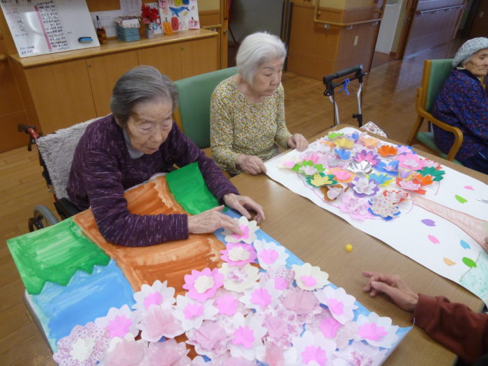 アーバンケア御厨　室内で楽しむお花見　コロナ対策　高齢者の作品　桜　手作り