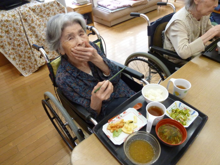 アーバンケア御厨　昼食　筍の天ぷら　初夏の食事　高齢者に喜ばれる食事
