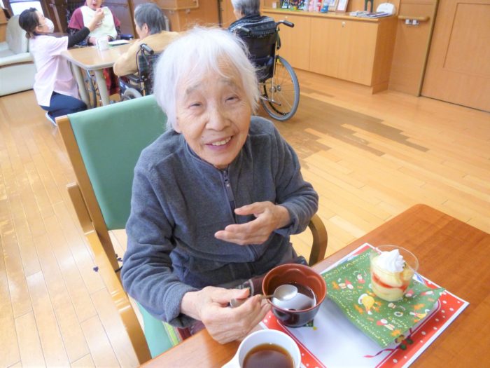 アーバンケア御厨　おやつバイキング　高齢者向けおやつ　特養レクリエーション活動　東大阪市の施設　ババロア　ムース　お汁粉