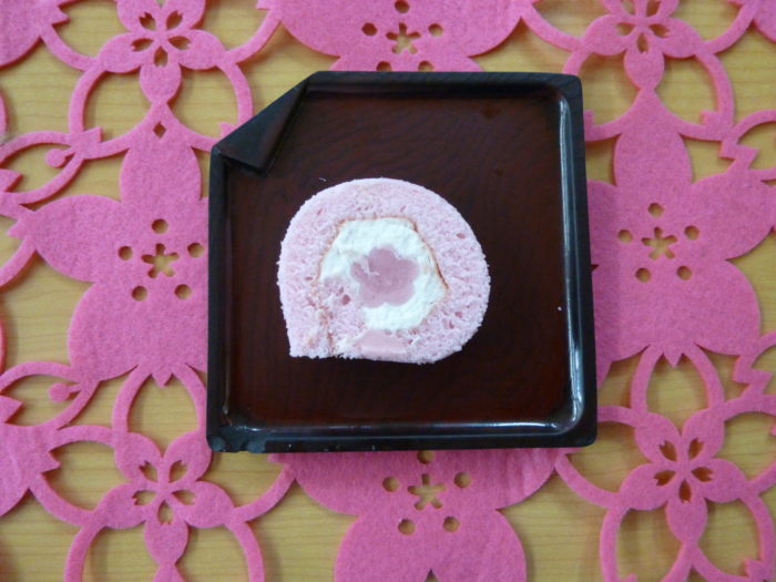 春のお食事　春のちらし寿司　桜のロールケーキ