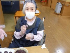 アーバンケア御厨　ホームクッキング　桜餅　4月のおやつ　高齢者施設