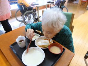 アーバンケア御厨　日常の様子　食事の様子　高齢者施設での暮らし　