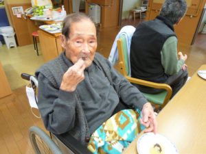 アーバンケア御厨　さつま芋と餡子の茶巾絞り　ホームクッキング　高齢者　料理　リハビリ　レク