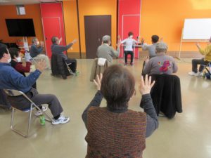 アーバンケア御厨　体操教室　元気に身体を動かす高齢者　地域に向けた活動