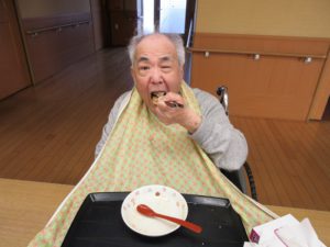 アーバンケア御厨　こどもの日　行事食　海苔のないお寿司　高齢者向け食事　施設の安全な食事　